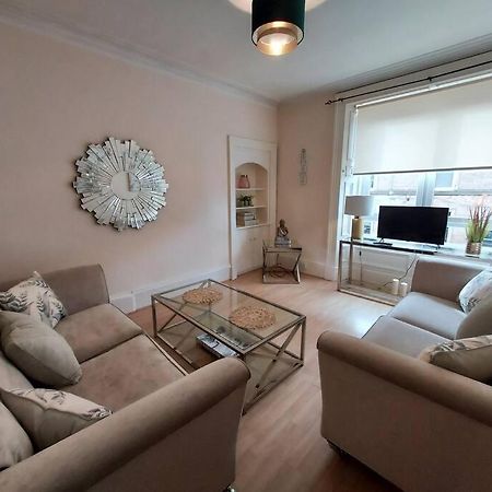 Lovely 2 Bedroom Apartment In The Centre Of Hawick Buitenkant foto